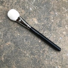 #133 Small Cheek Brush