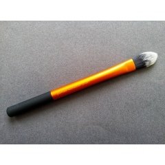 Base Pointed Foundation Brush von Real Techniques