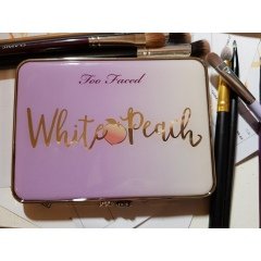 White Peach Eye Shadow Palette