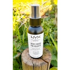 Dewy Finish Setting Spray von NYX