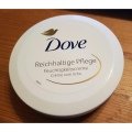 Reichhaltige Pflege Feuchtigkeitscreme von Dove