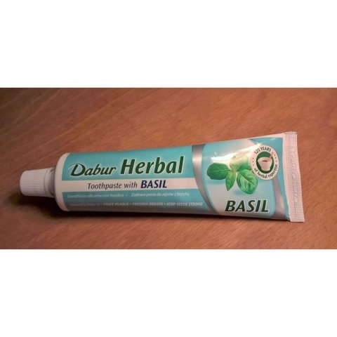Herbal Toothpaste with Basil von Dabur