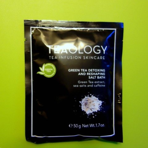 Green Tea Detoxing and Reshaping Salt Bath von Teaology