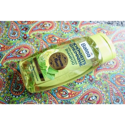 Schönheitsgeheimnisse - Vitalisierendes Shampoo Zitronen-Minze von Balea