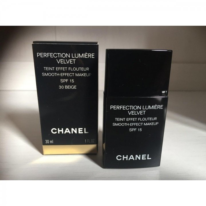 Chanel - Perfection Lumière Velvet - Smooth Effect Make-Up SPF 15